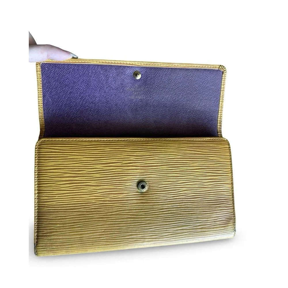 LOUIS VUITTON Clean✨Epi Porte Tresor  Snap Wallet in Yellow-Purple 💛 💜LV